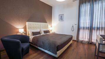 Habitación superior, 1 habitación, baño privado, vista a la ciudad | Sábanas de algodón egipcio y ropa de cama de alta calidad