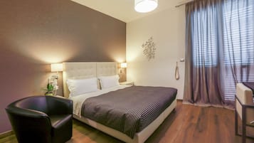 Chambre supérieure, 1 chambre, salle de bain privée, vue sur la ville | Draps en coton égyptien, literie de qualité