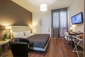 Superior Room, 1 Bedroom, Private Bathroom, City View | Egyptian cotton sheets, premium bedding, pillowtop beds, in-room safe