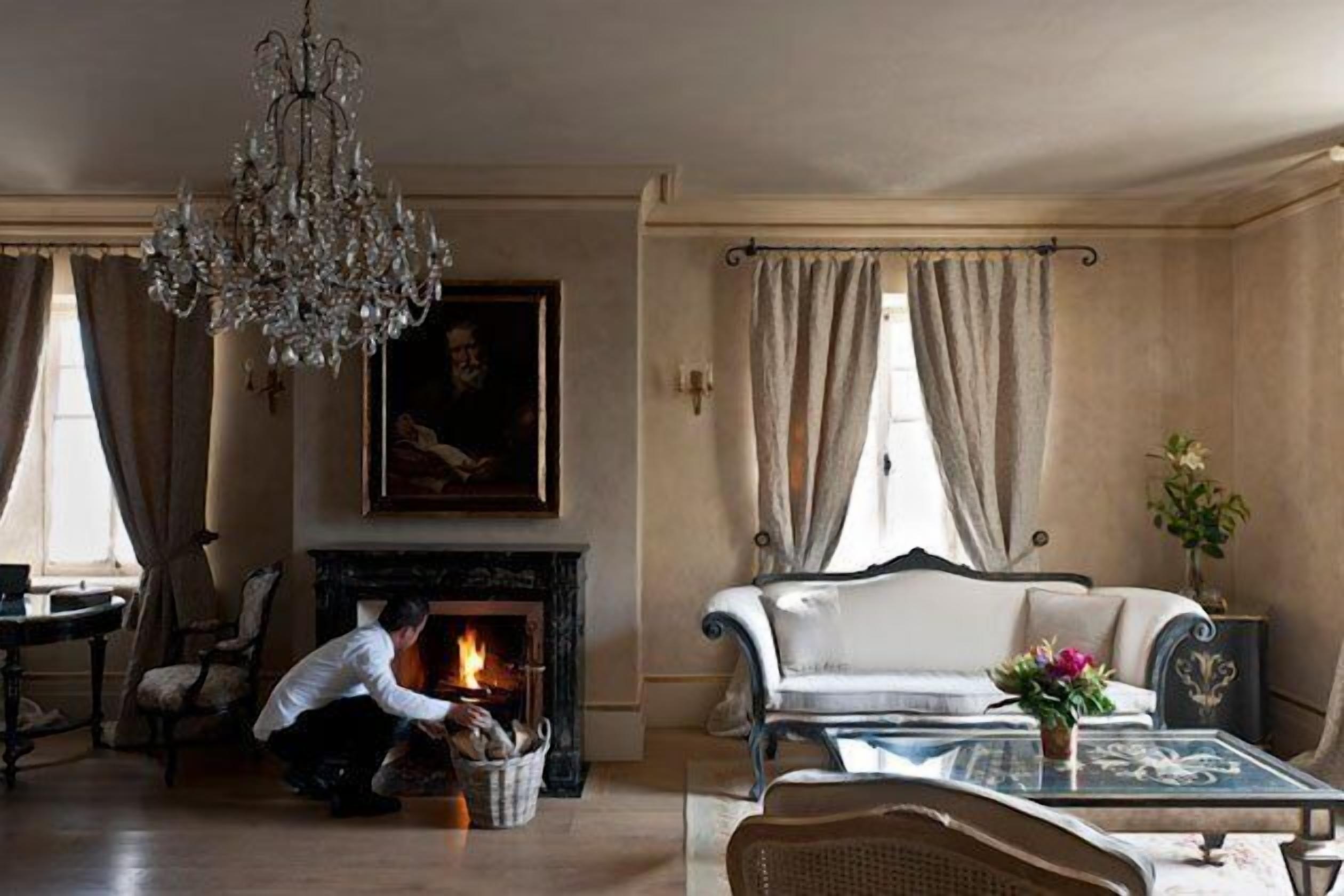 premium bedding, down duvets, minibar, in-room safe