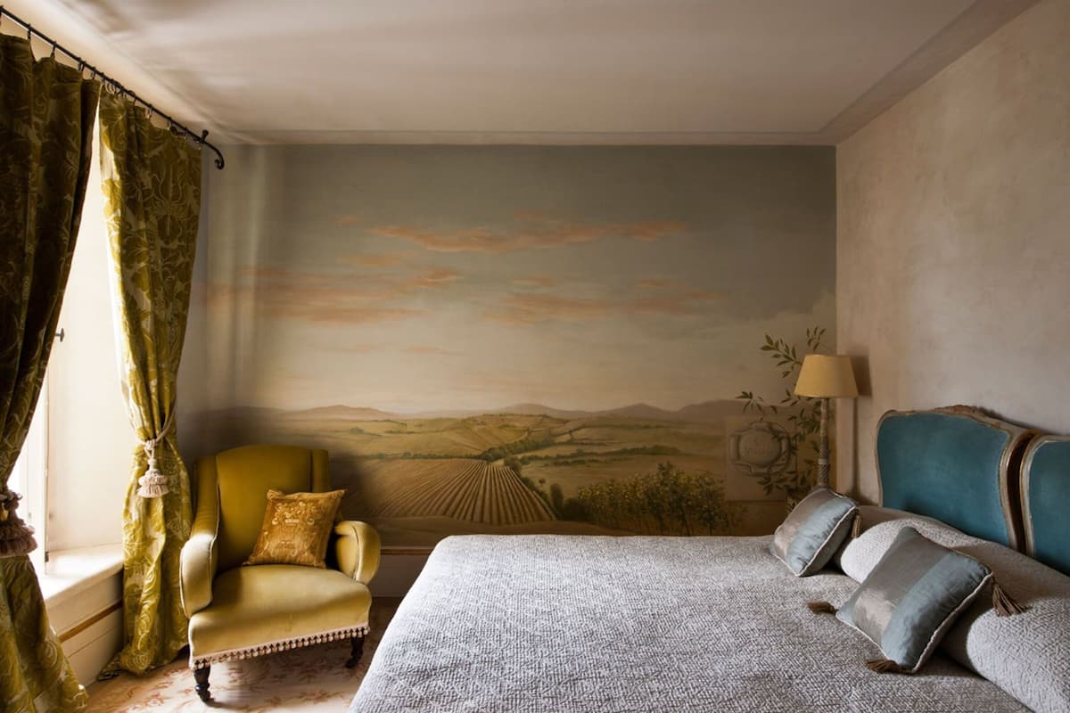 Premium bedding, down duvets, minibar, in-room safe