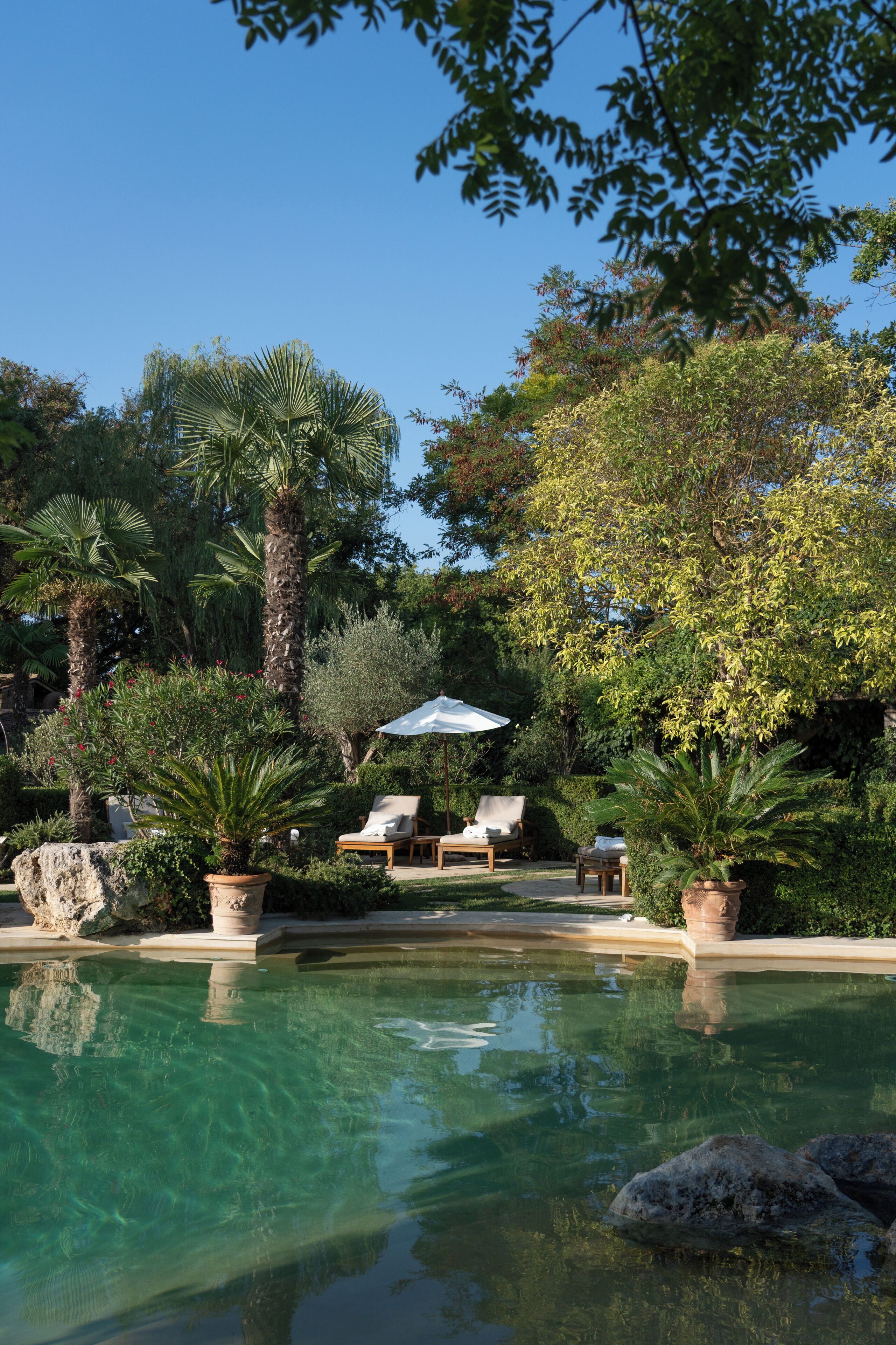 outdoor pool, free pool cabanas, pool umbrellas