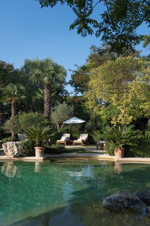 Outdoor pool, free pool cabanas, pool umbrellas