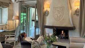 A cozy living room with a fireplace, elegant furniture, and a chandelier. - Borgo Santo Pietro (Chiusdino)