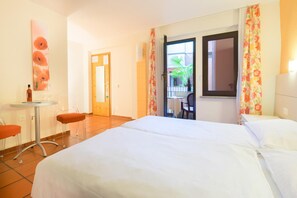 Down comforters, in-room safe, desk, blackout drapes