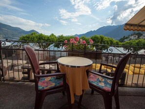 Unclassified image, 2 of 49, button - Al Faro (Ascona)