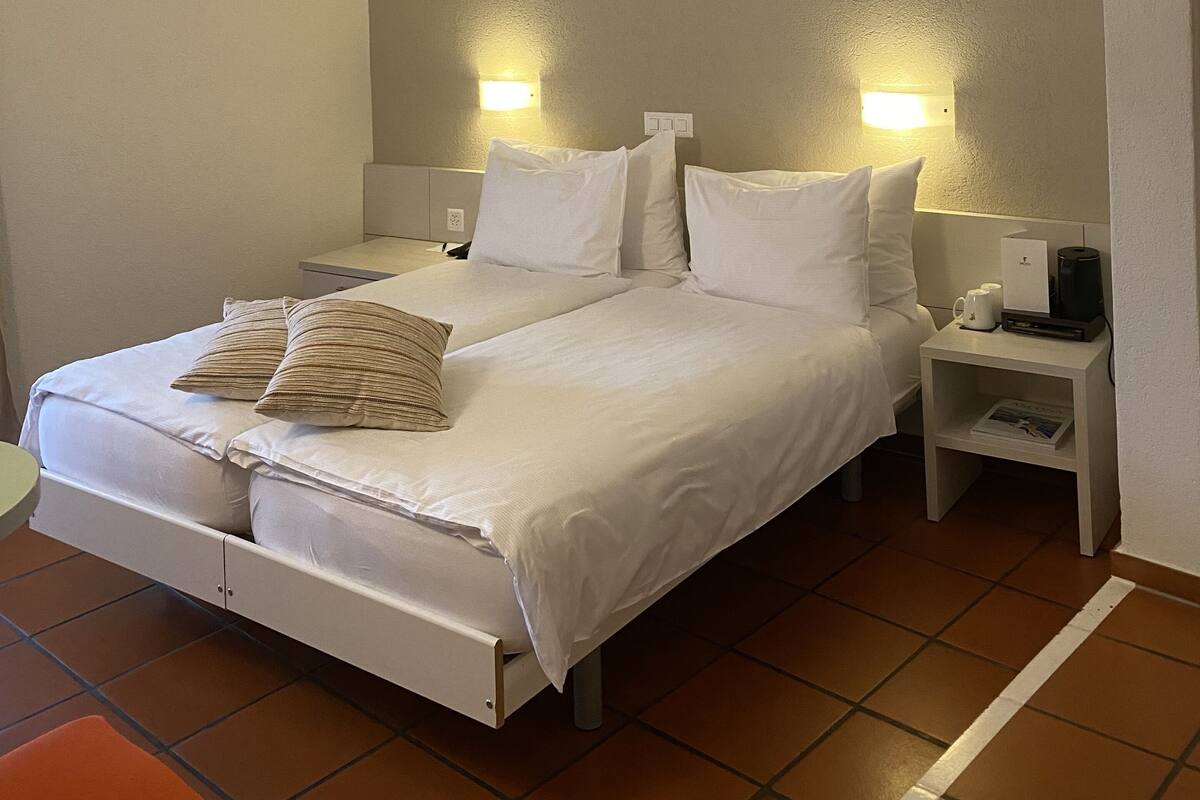Down comforters, in-room safe, desk, blackout drapes