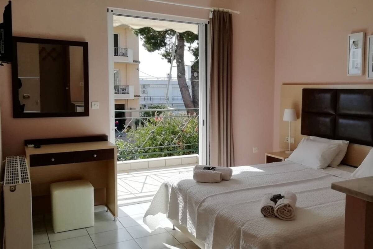 Eenvoudige studio, 1 tweepersoonsbed of 2 eenpersoonsbedden, uitzicht op stad, in toren | Lakens van Egyptisch katoen, luxe beddengoed