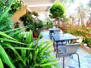 Courtyard - Nefeli Studios (Istiaia-Aidipsos)