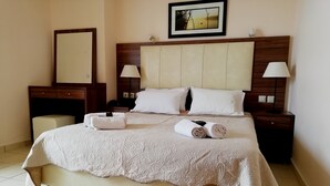Egyptian cotton sheets, premium bedding, memory-foam beds - Nefeli Studios (Istiaia-Aidipsos)