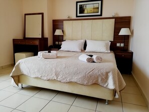 Basic Studio, 1 Double or 2 Twin Beds, City View, Tower | Egyptian cotton sheets, premium bedding, memory foam beds - Nefeli Studios (Istiaia-Aidipsos)