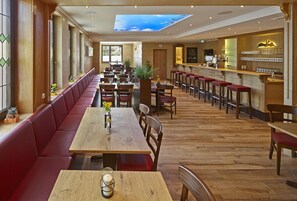 供应午餐和晚餐