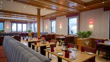 Lunch and dinner served, German cuisine