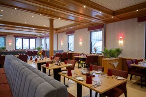 Lunch and dinner served, German cuisine