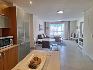 都會公寓, 1 間臥室, 山景 | 房內用餐區