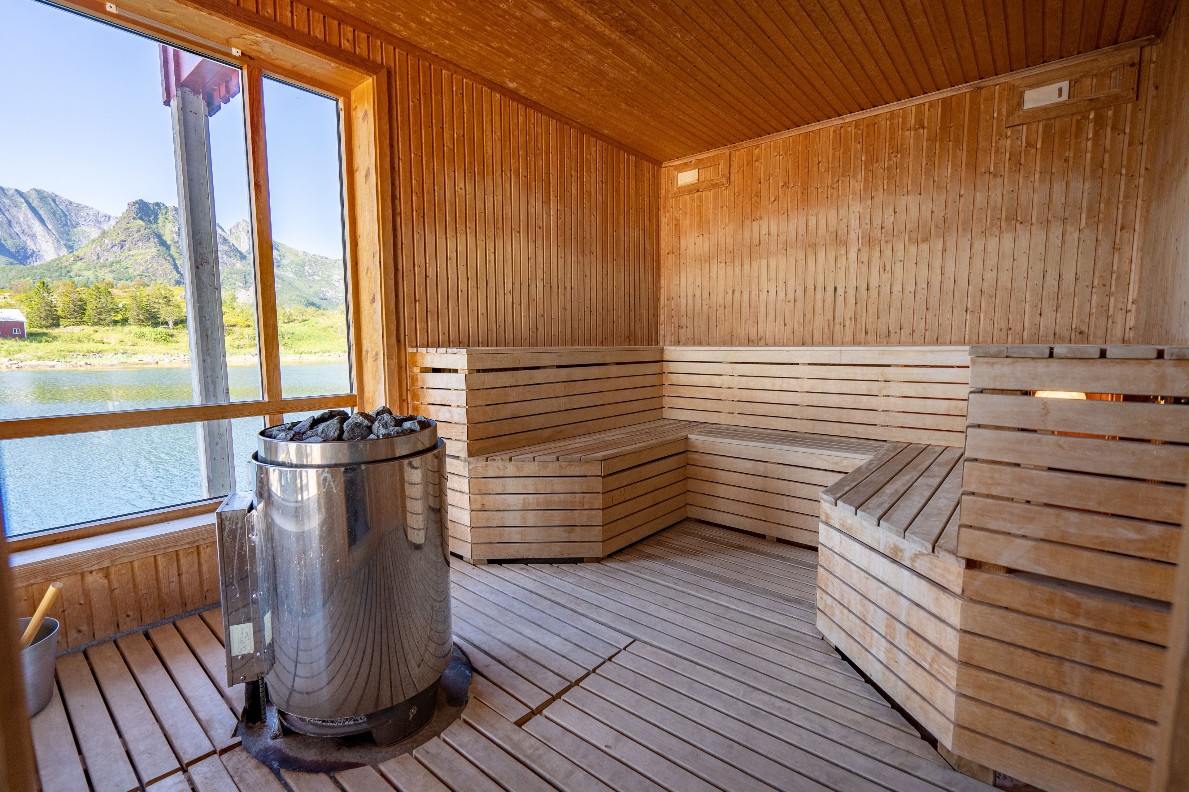 sauna, hot tub