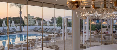 Breakfast, lunch, dinner served; pool views