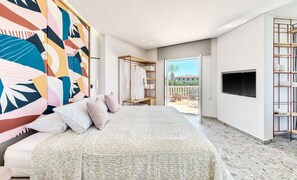 Grand Suite, Jetted Tub, Sea View  (2nd / 3rd floor)