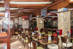Food-Court