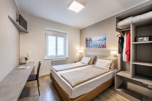 Minibar, desk, free WiFi, bed sheets - Albergo Svizzero (Mendrisio)