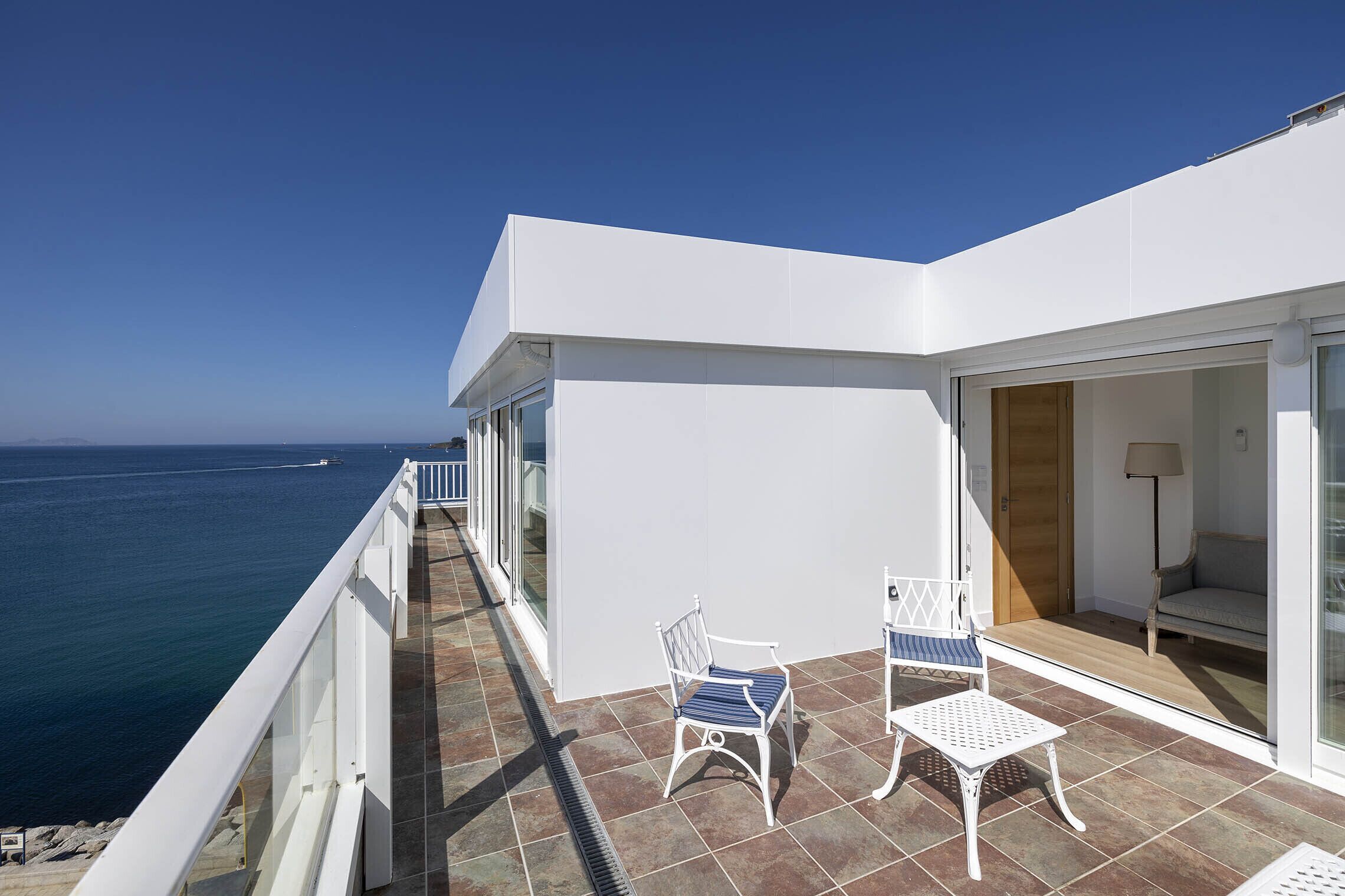 attic apartment | terrace/patio