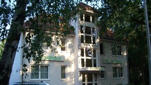 A two-story building with signs for 'Waldhaus' and 'Mühlenbeck'. - Waldhaus Mühlenbeck (Mühlenbecker Land)
