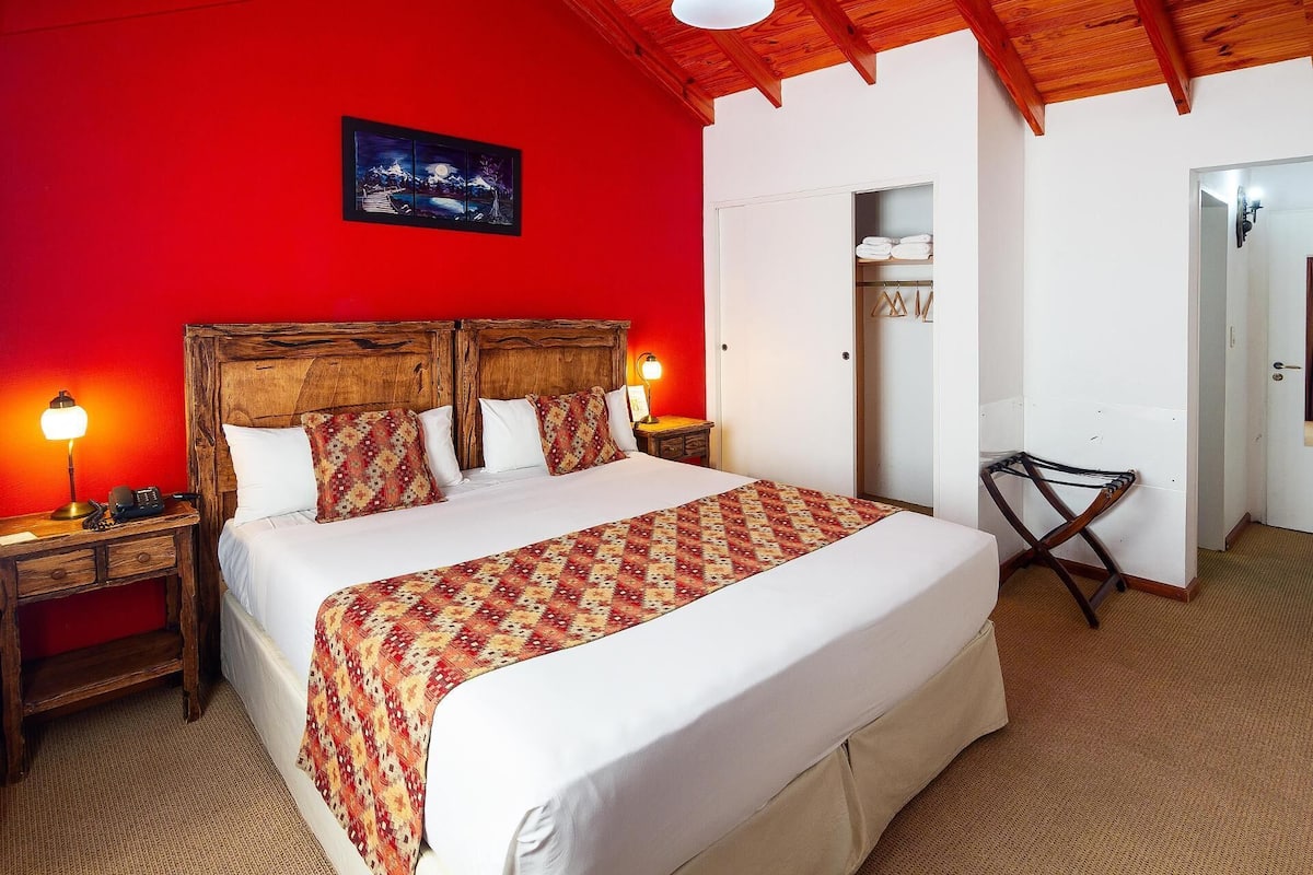In-room safe, desk, cribs (free), WiFi (free)