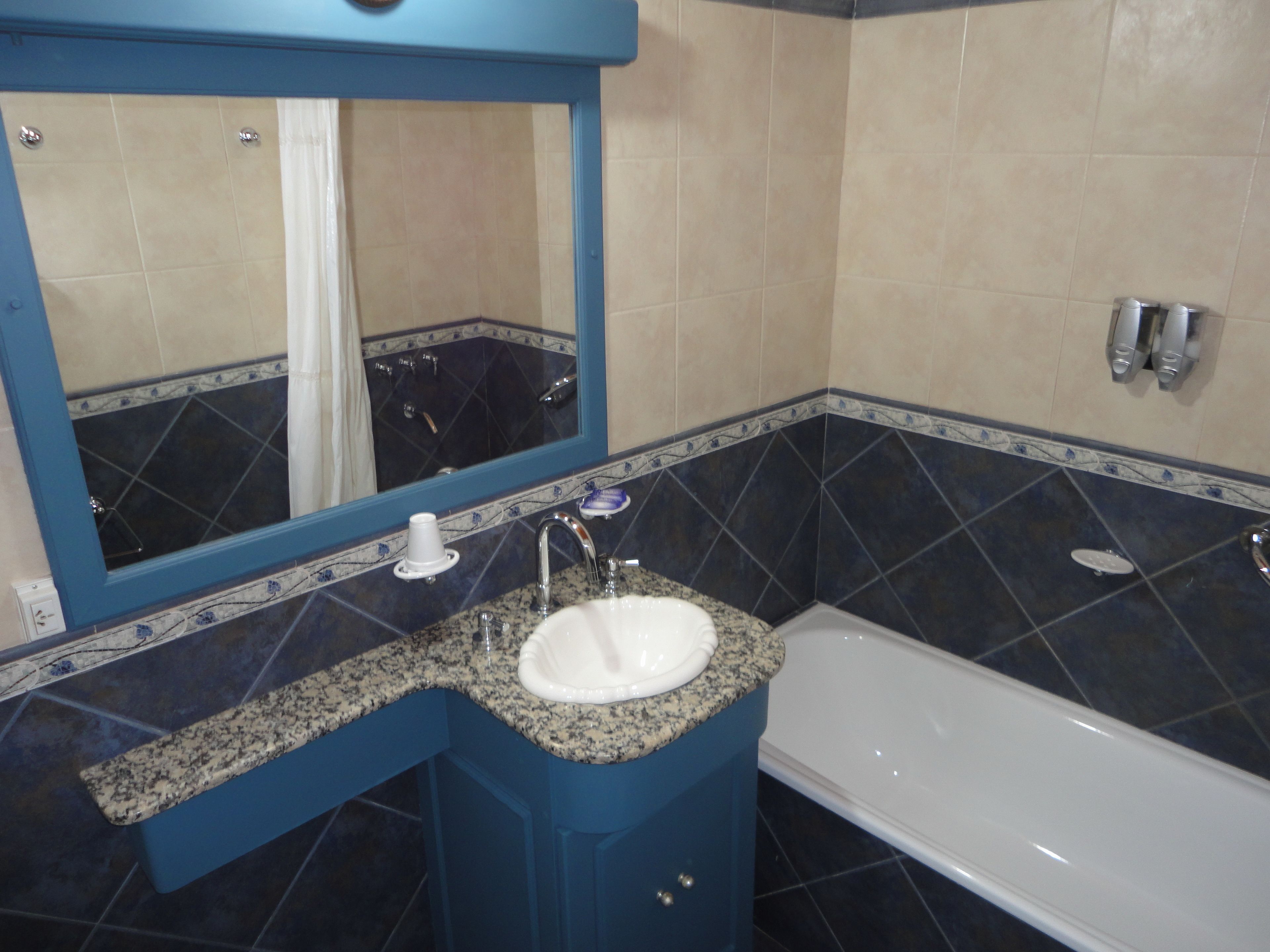 quadruple room | bathroom sink