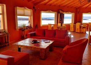 Lobby sitting area - Aikendor Hotel Panorámico (El Calafate)