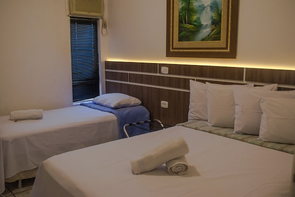 Chambre Triple Standard | Surmatelas, Wi-Fi gratuit, draps fournis