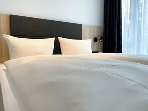 Blackout drapes, free WiFi, bed sheets - HOLI City Apart Hotel Berlin (Berlin)