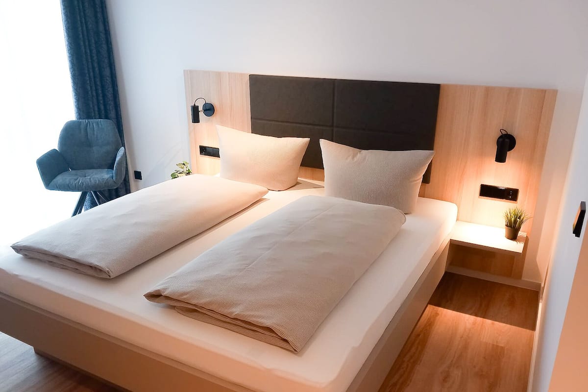 Blackout curtains, free WiFi, bed sheets