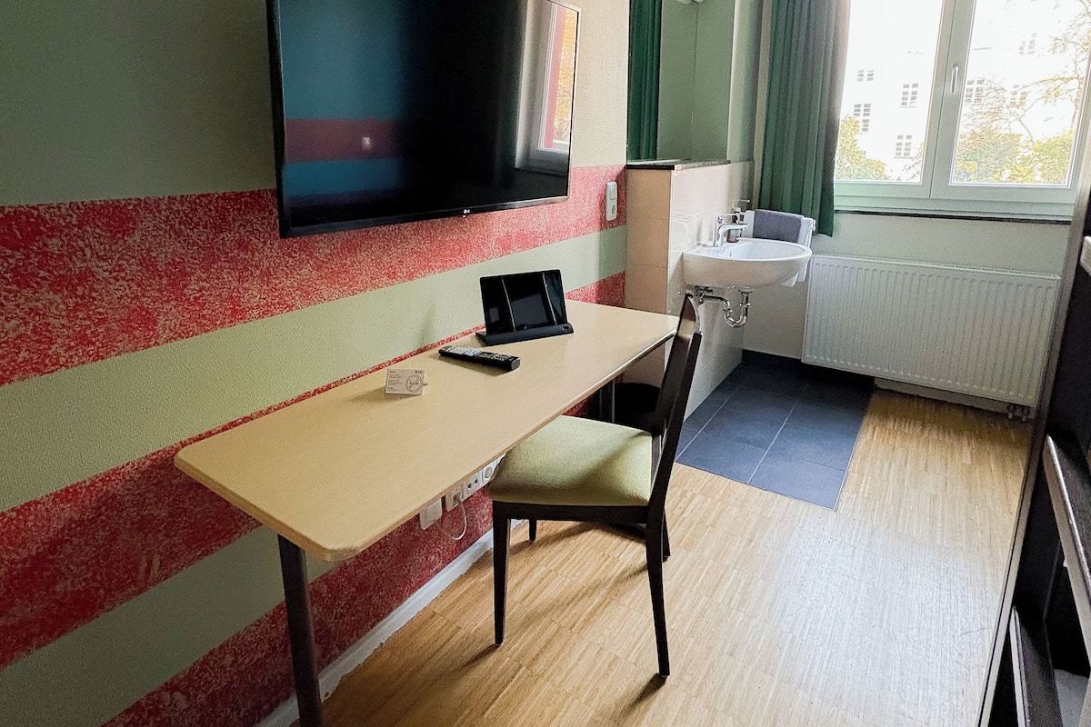 Blackout curtains, free WiFi, bed sheets