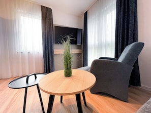 Departamento familiar | Área de sala de estar | Televisión de pantalla plana de 55 pulgadas con canales digitales 