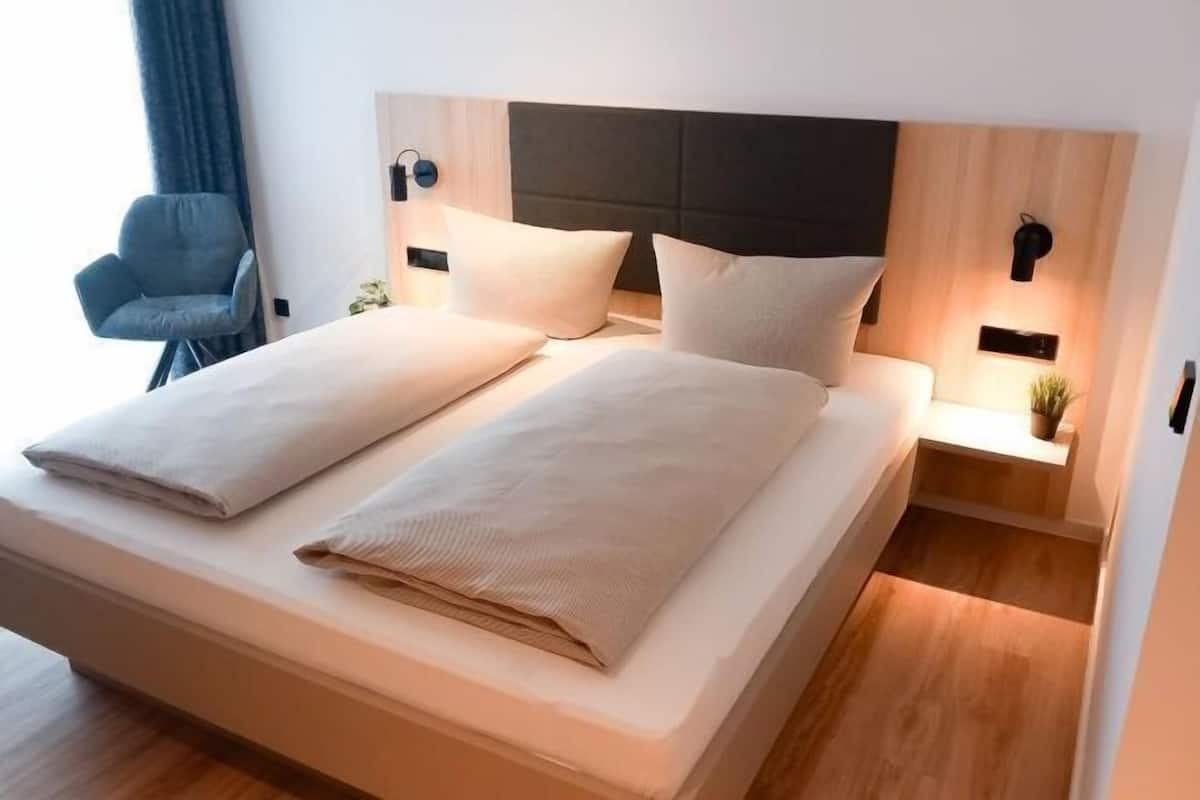 Blackout curtains, free WiFi, bed sheets