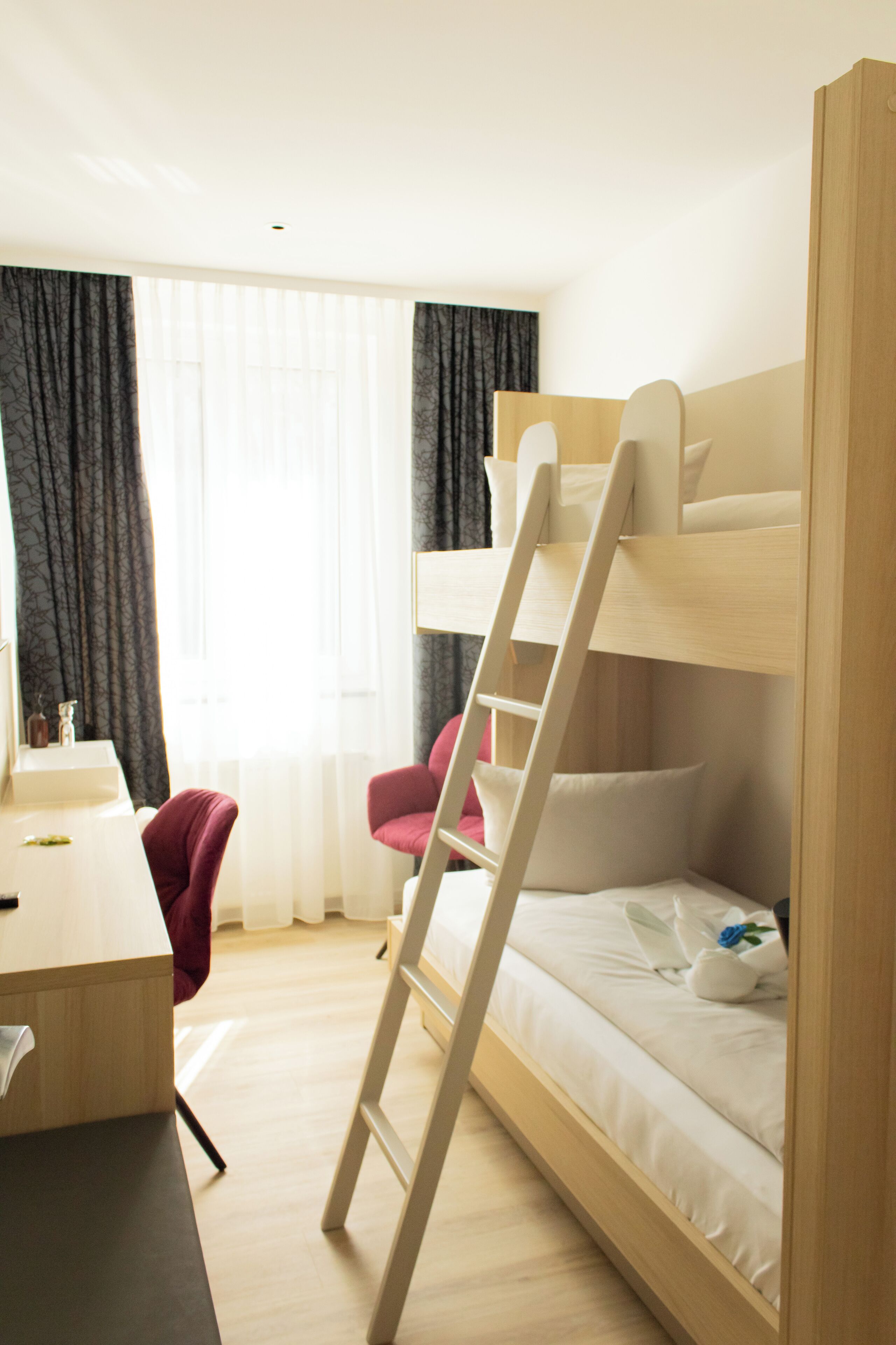Standard Double Room, Shared Bathroom (Doppelstockbett) | Blackout drapes, free WiFi, bed sheets
