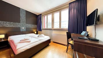 Comfort-Doppelzimmer, eigenes Bad | Verdunkelungsvorhänge, kostenloses WLAN, Bettwäsche