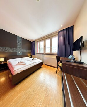 Comfort Double Room, Private Bathroom | Blackout drapes, free WiFi, bed sheets