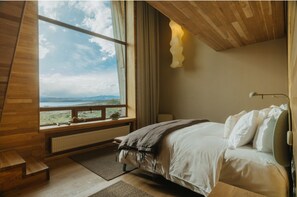 Premium bedding, down comforters, pillowtop beds, in-room safe
