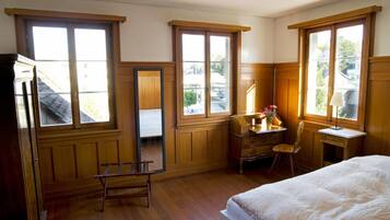 Hypo-allergenic bedding, down comforters, rollaway beds, free WiFi