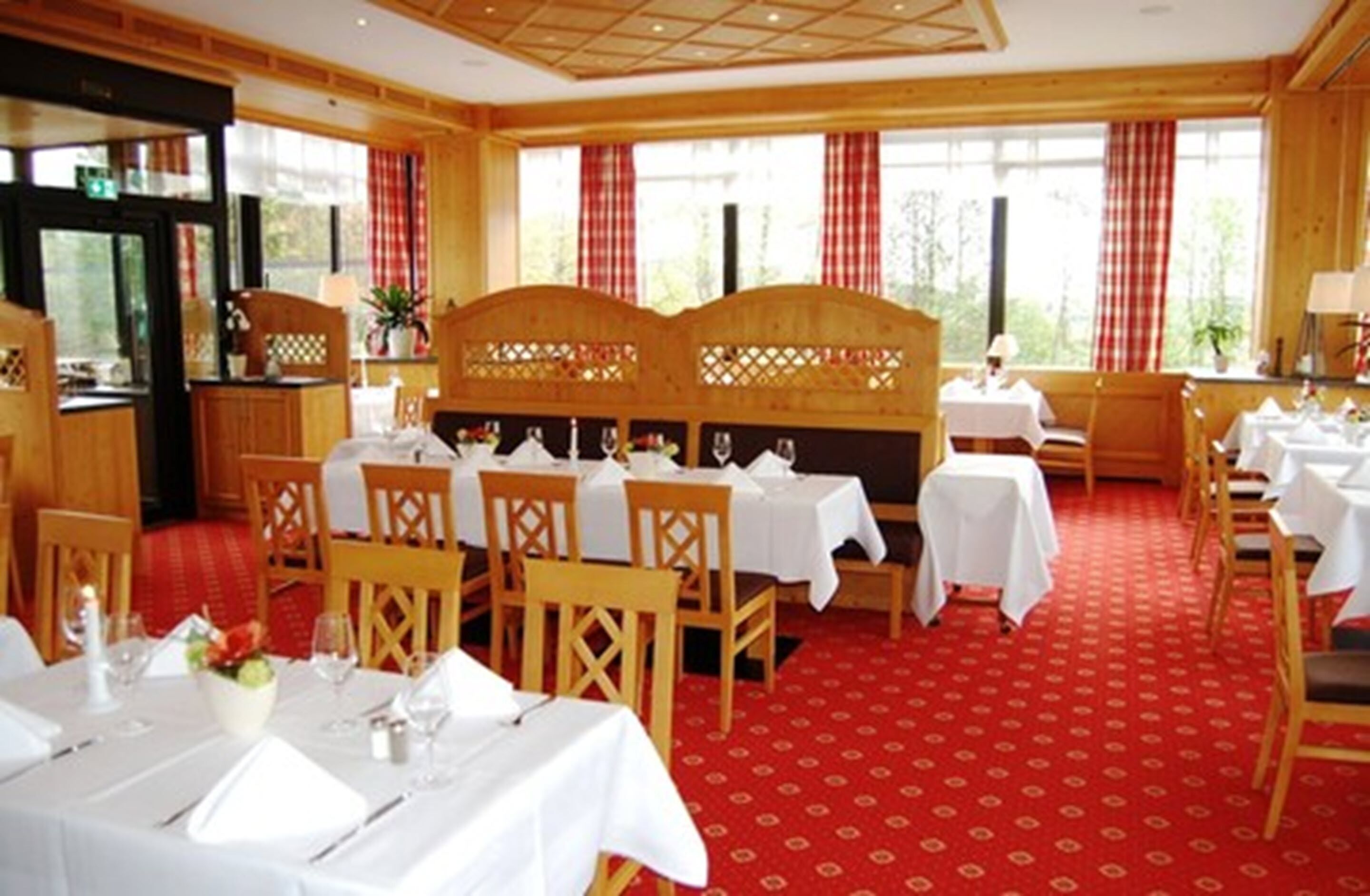 lunch and dinner served, regional cuisine