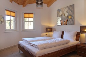 1 dormitorio, ropa de cama de alta calidad, escritorio