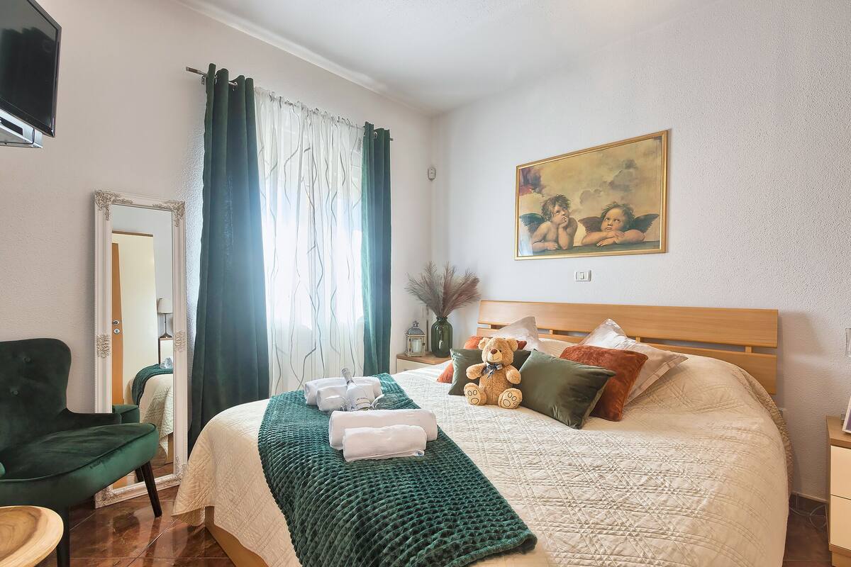 Departamento estándar, 1 habitación, patio | Caja de seguridad en la habitación y decoración personalizada