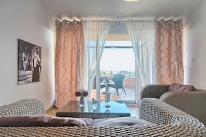 Panoramic Apartment, 1 Bedroom, Balcony, Sea View | In-room safe, individually decorated, desk, laptop workspace - Villa Mihaela (Fazana)