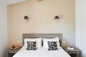 Select Comfort beds, minibar, in-room safe, iron/ironing board - Domaine du Calidianus (Sainte-Maxime)
