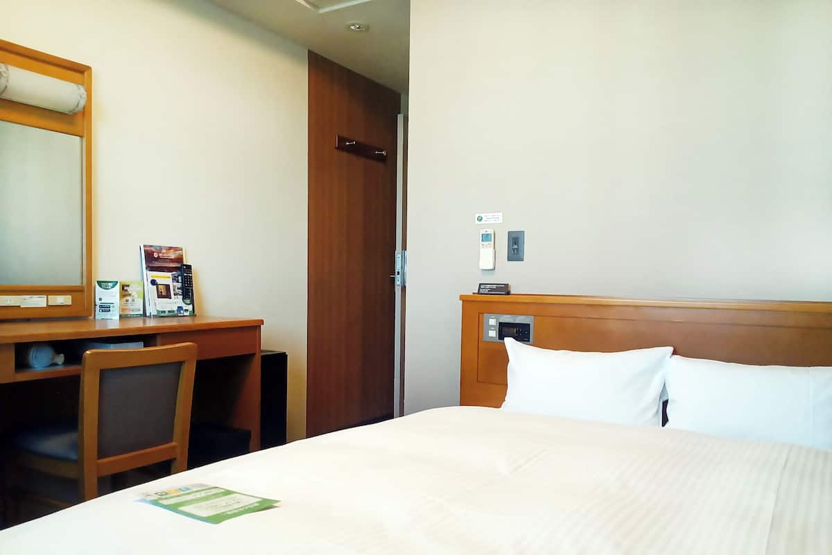 Desk, free WiFi, bed sheets