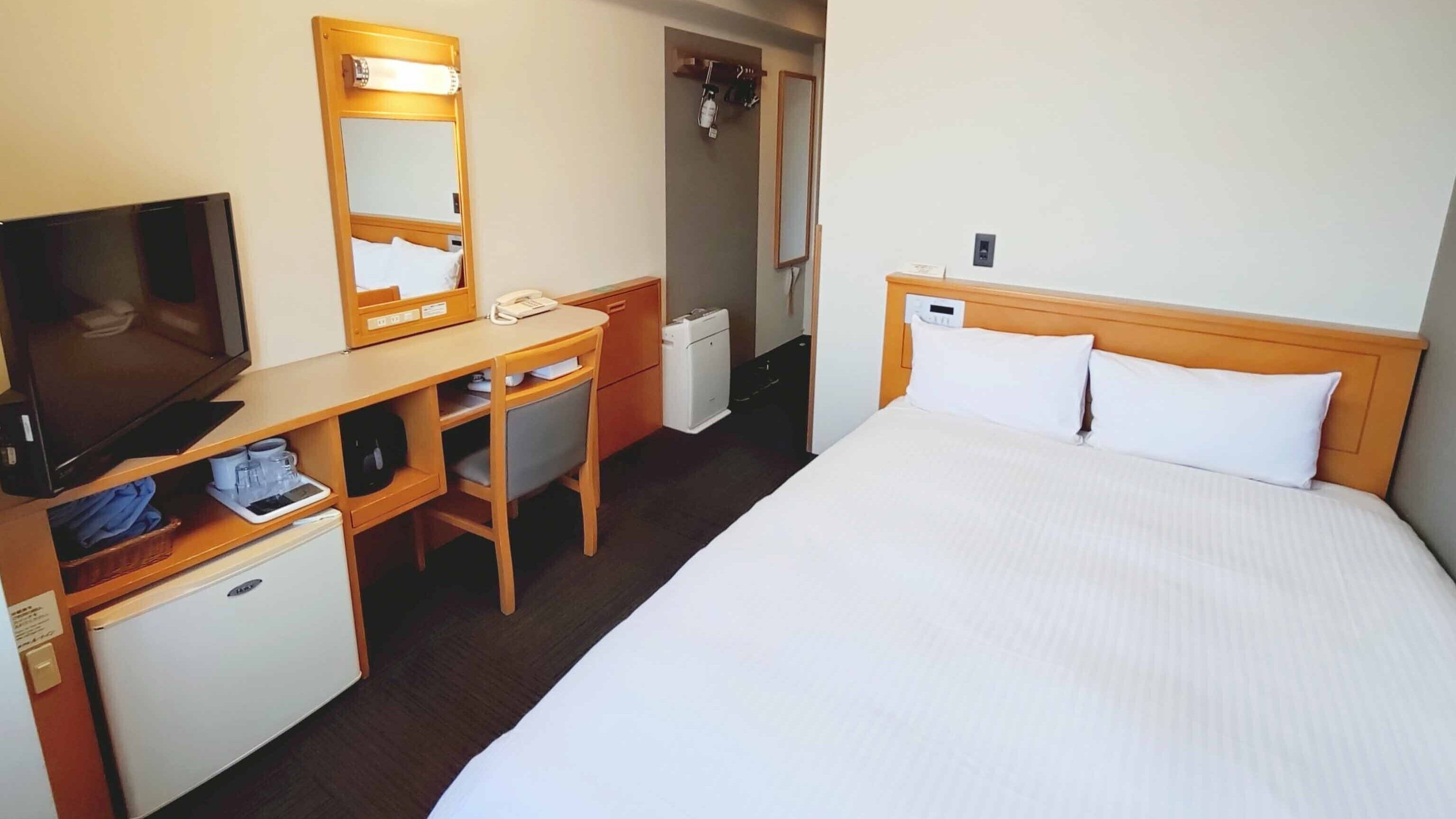 Desk, free WiFi, bed sheets