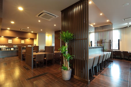 Restaurant. Hotel Route - Inn Toyota Jinnaka