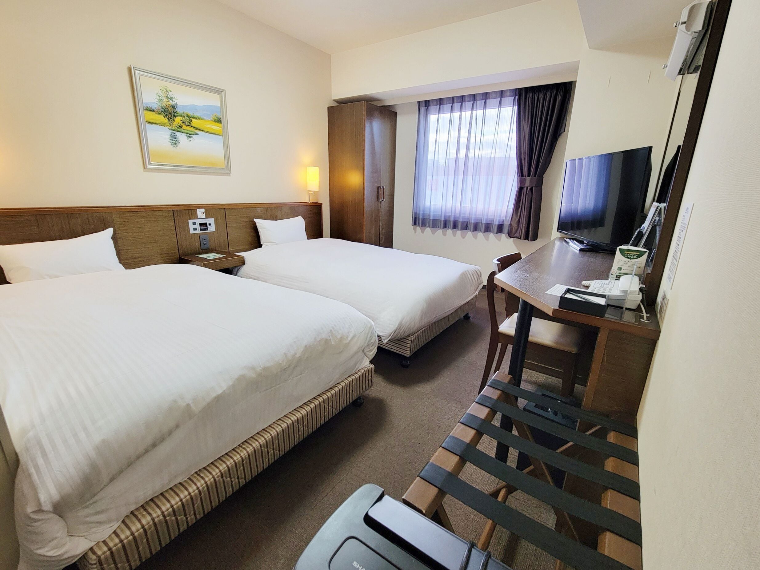 Desk, free WiFi, bed sheets