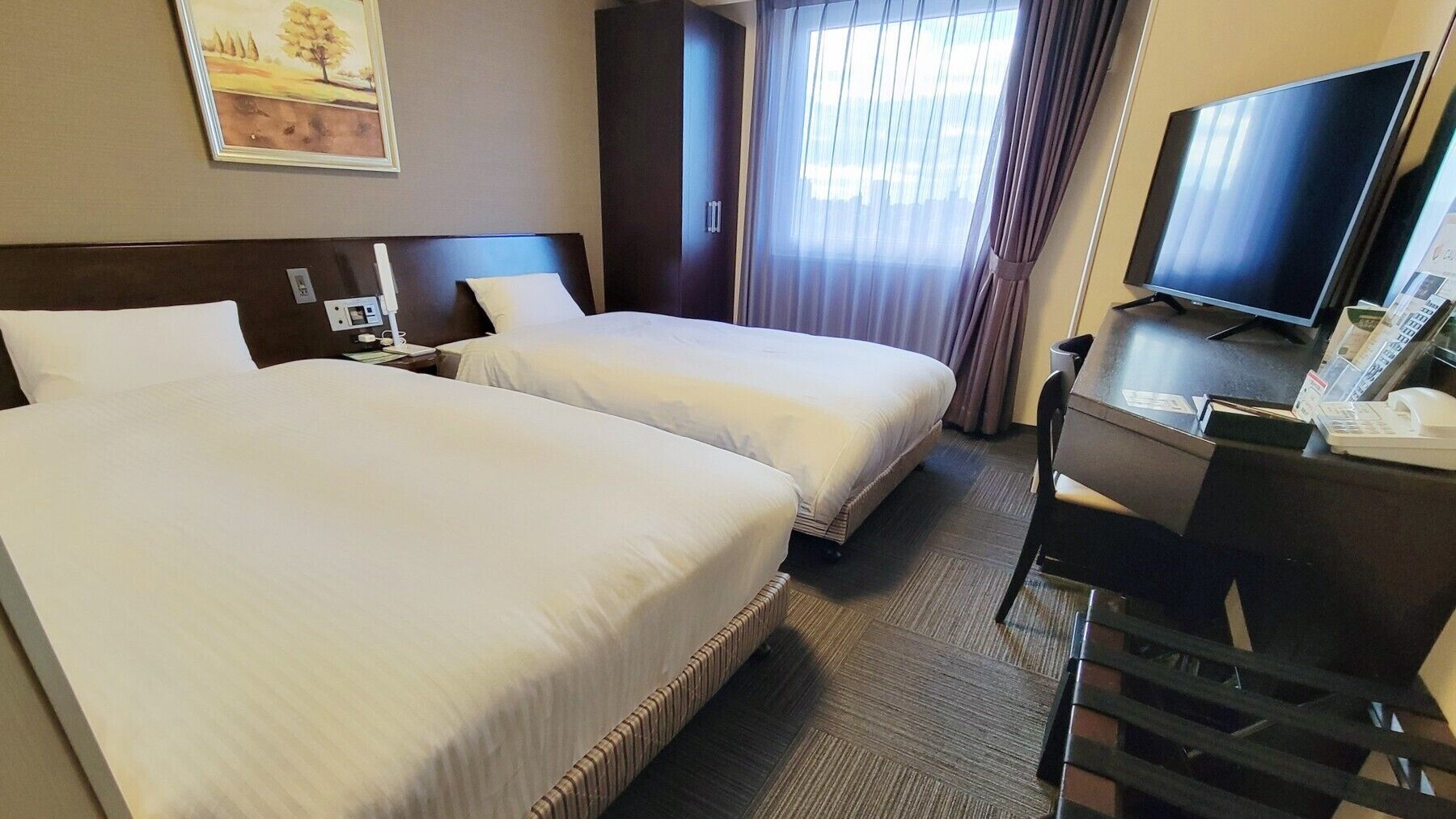Desk, free WiFi, bed sheets